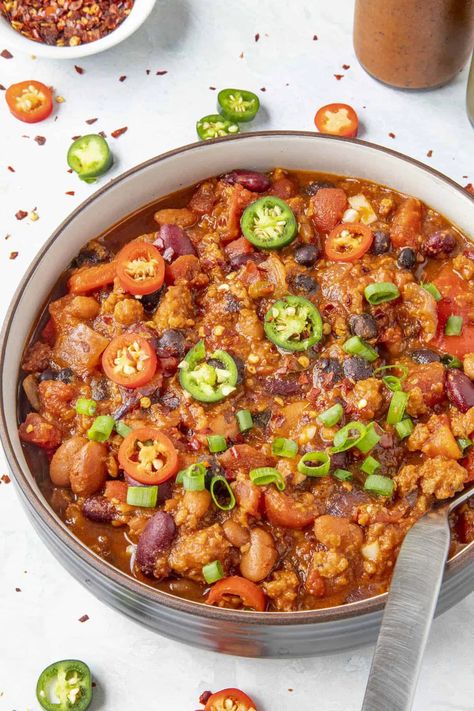 Chunky Vegetarian Chili - Chili Pepper Madness Chili With Vegetables, Best Vegetarian Chili Recipe, Creamy Bean Soup, Bean Soup With Sausage, Stovetop Soup, Chunky Chili, Spicy Vegetarian Chili, Pinto Bean Chili, The Best French Onion Soup