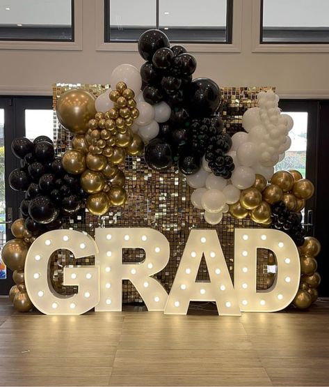 Graduation Cookout, Graduation Decoration Ideas, Graduation Party Colors, Graduation Centerpieces, High School Graduation Party Decorations, Graduation Party Backdrops, Backyard Graduation Party, Senior Graduation Party, Graduation Tables