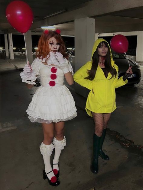 Matching Horror Costumes, Matching Costume Halloween, Costumes For Halloween Duo, Halloween Matching Costumes Duo, Georgie Costume Women, Costume Ideas For 2 Friends Scary, It Couple Halloween Costumes, Matching Costumes For Friends, Matching Bff Halloween Costumes