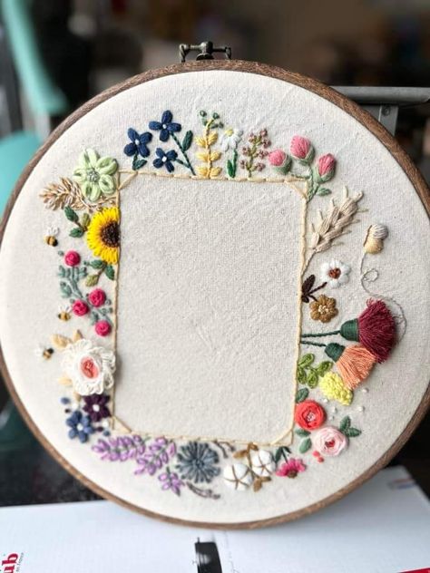 Hand Embroidered Family Portrait, Photography Embroidery Ideas, Embroidery Hoop Photography, Embroider Picture Frame, Hand Embroidery Display Ideas, Embroidery Travel Ideas, Framed Embroidery Art, Embroidery Hoop Wall Art Display, Hand Embroidery Photo Frame