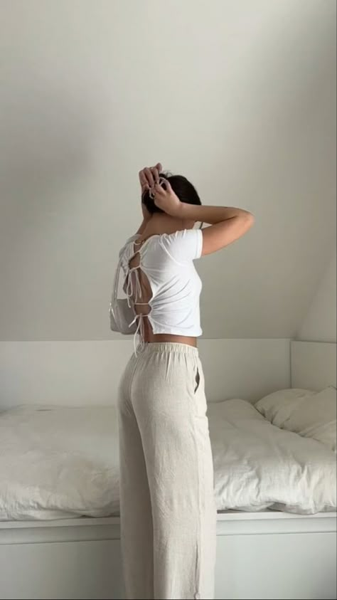 Lunch Cruise Outfit, Cute Summer Outfits Pants, Flowy Linen Pants Outfit, Loose Linen Pants Outfit, White Linen Pants Outfit Dressy, Casual Linen Pants Outfit, Casual Hot Day Outfit Summer, Beige Linen Pants Outfit, Vietnam Outfits