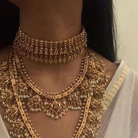 Indian Accessories, Antique Gold Jewelry Indian, Indian Bridal Jewelry Sets, Fancy Jewelry Necklace, Modern Gold Jewelry, Antique Jewellery Designs, Asian Jewelry, Fancy Jewellery Designs, Antique Gold Jewelry