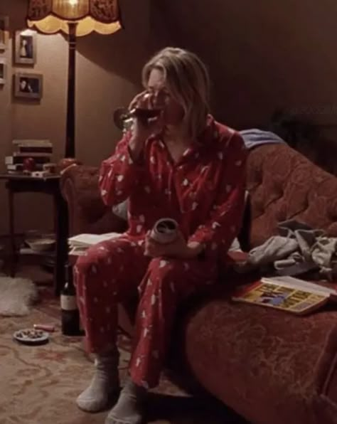 Romcom Core Aesthetic Outfits, Bridget Jones Costume, Bridget Jones Aesthetic, English Woman Aesthetic, Romcom Core, Jones Aesthetic, English Women, Frazzled English Woman, Bridget Jones Diary