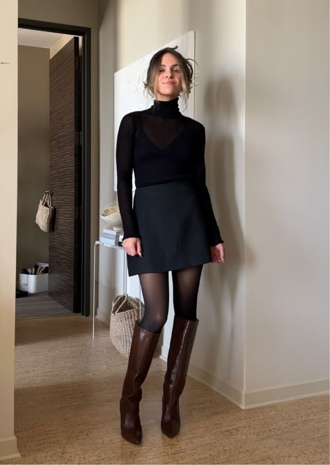 Sweater Material Skirt, Fall Work Style 2023, Mini Dress Office Work Outfits, Patterned Skirt Outfit Fall, Office Outfits All Black, Outfit For Black Skirt, Mini Skirt Elegant Outfit, Black A Skirt Outfit, Business Mini Skirt