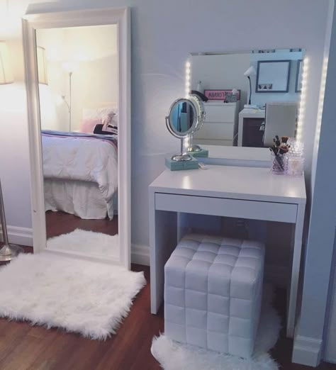 Ikea Micke Vanity Hack, Ikea Make Up Station, Small Vanity Desk Ideas Bedroom, Ikea Makeup Table Ideas, Small Makeup Table Ideas, Ikea Micke Vanity, Small White Vanity Bedroom, Small Vanity Table Ideas, Mini Makeup Table