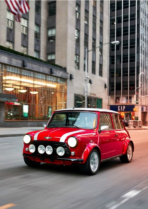 Electric Icon, Mini Cooper Classic, Bmw Classic Cars, Bmw Classic, Mc Laren, Best Classic Cars, Mini Electric, Kia Soul, City Car