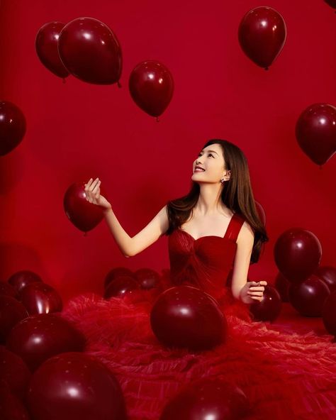 Red Dress Studio Photoshoot, Red Studio Photoshoot, Ballon Ideas, Happy Birthday Bestie Quotes, Birthday Bestie, Chinese Wedding Decor, Korean Photoshoot, Happy Birthday Bestie, People Reference