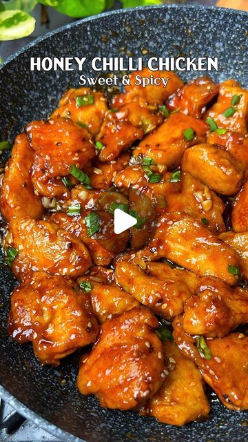 Honey Chilli Chicken Recipes, Spicy Honey Garlic Chicken, Honey Chilli Chicken, Red Chilli Sauce, Spicy Honey Chicken, Green Chilli Sauce, Chilli Chicken Recipe, Honey Chicken Recipe, Sweet Chilli Chicken