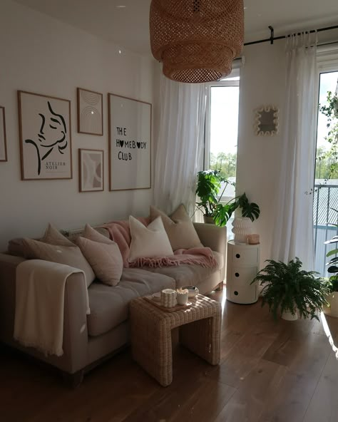 girl apartment inspo 🤍 #apartmenttherapy #apartmentliving #apartmentdecor Living Room Decor Urban, Soft Girl Apartment Aesthetic, Cool Girl Apartment Decor, Single Girl Apartment Aesthetic, Girls Apartment Aesthetic, That Girl Apartment, Cute Girl Apartment, Girl Living Room Ideas Apartment, Home Girl Aesthetic