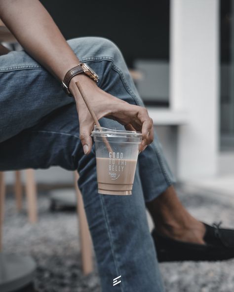 Cafe Delivery, Coffee Advertising, Coffee Infographic, Coffee Shop Branding, Coffee Shop Photography, Coffee Shot, Restaurant Photography, Portrait Photography Men, Coffee Shop Aesthetic