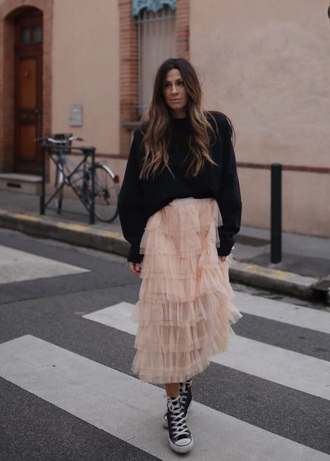 Tule Skirt Outfit Casual Long, Long Pink Tulle Skirt Outfit, Tulle Maxi Skirt Outfit Casual, Womens Tulle Skirt Outfit, Sheer Tulle Skirt Outfit, Tool Skirt Outfit Black, Tulle Skirt Casual Outfit, Ruffle Tulle Skirt Outfit, Tan Tulle Skirt Outfits