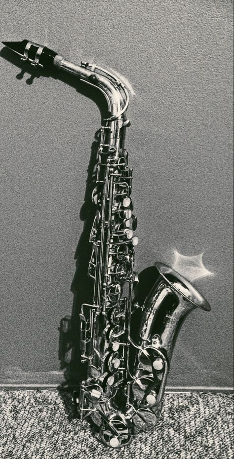 Alto Saxophone Wallpaper, Saxophone Aesthetic, Alto Saxophone Aesthetic, Aesthetic Saxophone Pictures, Jazz Saxophone Aesthetic, Saxophone Photography, Black Saxophone, Bacardi, Jazz Musicians