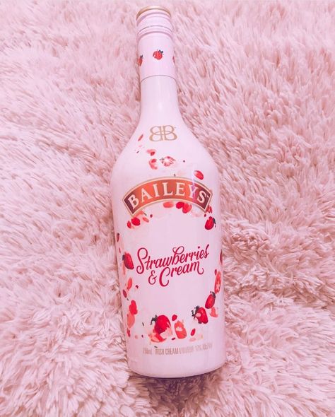 Ferrero Rocher Chocolates, Strawberry Wine, Strawberries And Cream, Rosé Wine Bottle, Vodka Bottle, Chocolate Cake, Liquor, Wine Bottle, Cream