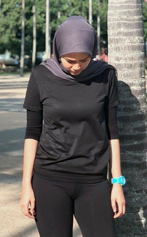 #HijabFashion
#ModestStyle
#MuslimFashion
#HijabStyle
#FashionInspo
#ModestFashion
#IslamicFashion
#HijabiStyle
#ChicHijab
#ModernHijab
#TrendyHijab
#ModestClothing
#HijabGoals
#Hijabista
#Fashionista
#HijabBeauty
#HijabOOTD
#CoveredChic
#HijabElegance
#EmpoweringHijab Awek Sekolah, Track Leggings, Hijab Teen, Seluar Ketat, Muslim Brides, Hijab Fashionista, Hot Dresses Tight, Fitness Wear Outfits