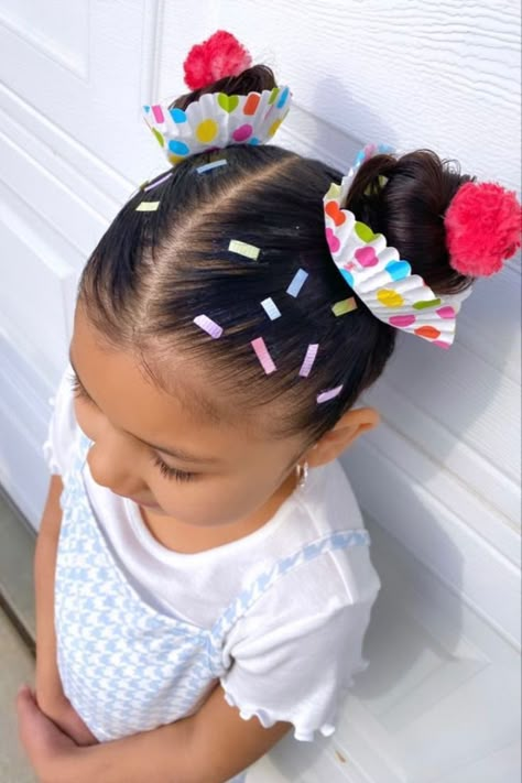 crazy hair day ideas for kids at school Kindergarten Crazy Hair Day, Winter Crazy Hair Day, Mad Hair Day Ideas, Wacky Week Preschool, Fun Crazy Hair Day Ideas, Cupcake Hairstyle Crazy Hair, Holiday Crazy Hair Day, Crazy Hair For Short Hair, Crazy Hair Day For Girls Easy