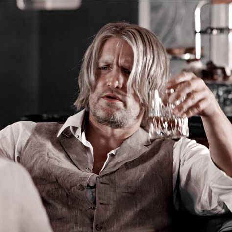 Woody Harrelson Hunger Games, Haymitch Abernathy Icons, Haymitch Abernathy Edits, Haymitch Abernathy Aesthetic, Hunger Games Haymitch, Alcoholic Husband, Haymitch Abernathy, Districts Of Panem, Team Gale