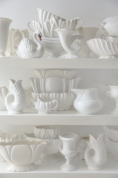 70 Furniture, Constance Spry, Milk Glass Decor, Milk Glass Collection, Beautiful Vases, White Dishes, Mccoy Pottery, White Pottery, Pottery Planters