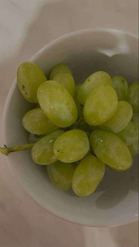 Grapes Aesthetic, Organic Diet, Healthy Food Motivation, Green Grapes, Snap Food, Food Snapchat, Food Inspo, Food Obsession, Pretty Food