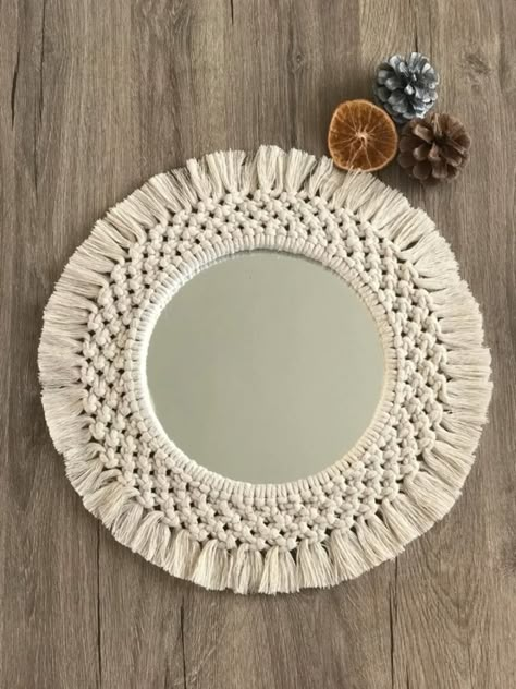 35 miroirs tendance pour 2021 - Esprit Laïta Macrame Mirrors, Simpul Makrame, Mirror Macrame, Art Macramé, Stylish Mirror, Macrame Mirror, Decorative Knots, Makramee Diy, Handmade Mirrors