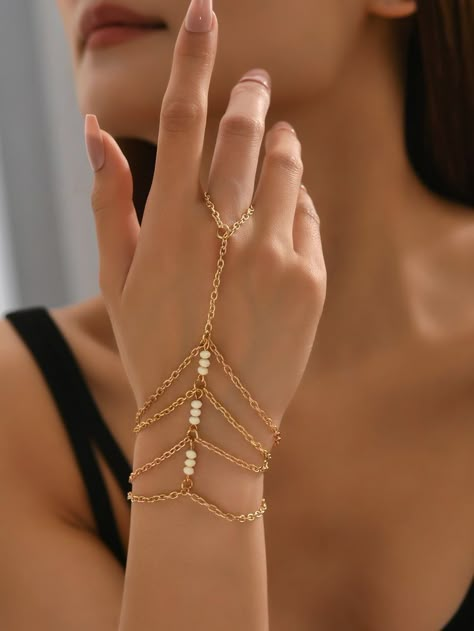 Hand Gold Jewelry, Hand Jewelry Rings Bracelets, Simple Jewelry Aesthetic, Stylish Jewelry Accessories, قلادات متدلية, Hand Chain Jewelry, Bead Decor, Hand Chain Bracelet, Finger Jewelry