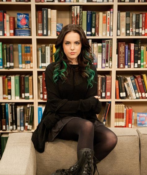 liz gillies Jade West Style, Jade Victorious, Jade West Victorious, Jewel Staite, Hollywood Arts, Liz Gilles, Victorious Cast, Jade West, Oversized Fashion