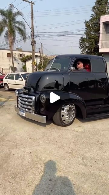 Street Trucks on Instagram: "Everything about this is just killer 😮‍💨 Show truck putting in work with the sick trailer setup too 🔥🤘🏼 #streettrucks #droppedtrucks #singlecab #truckinaround #c10 #chevy" C 10 Chevy Trucks, Custom Truck Flatbeds, Chevy Trucks Lowered, Flatbed Truck Beds, Obs Truck, Chevy Trucks Older, Single Cab Trucks, Custom Truck Beds, Bagged Trucks