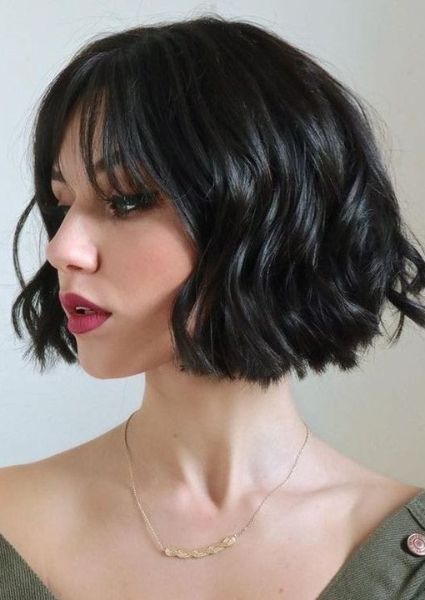 The Light Academia aesthetic is soft, feminine, and effortlessly chic. Here are 35 amazing Light Academia hairstyles you're sure to love. Short Wavy Hairstyles With Bangs, Style Wispy Bangs, Short Wavy Haircuts With Bangs, Wavy Haircuts With Bangs, Wavy Hairstyles With Bangs, Academia Hairstyles, Short Wavy Hair With Bangs, Short Wavy Haircut, Elegant Updos For Long Hair