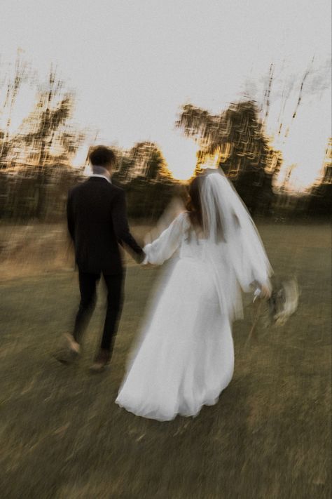 Aesthetic Bride And Groom Photos, Aesthetic Bride Pictures, Wedding Picture Ideas Aesthetic, No Face Wedding Photography, Lowkey Wedding Aesthetic, Bride And Groom Aesthetic Faceless, Wedding Photos No Face, Blurry Photography Aesthetic, Timeless Love Aesthetic