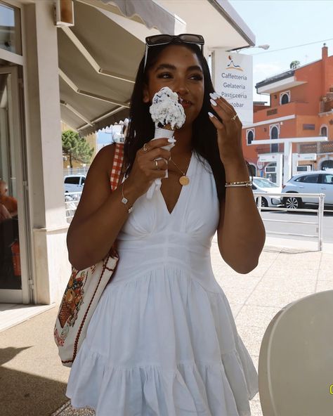 summer in italy , 1983 Solange Outfit Aesthetic, Italy Outfits Black Women, Summer Fashion Black Women, Italy In The Summer, Italy 1983, Femininity Aesthetic, Summer In Italy, Vacation Pics, Life Pics