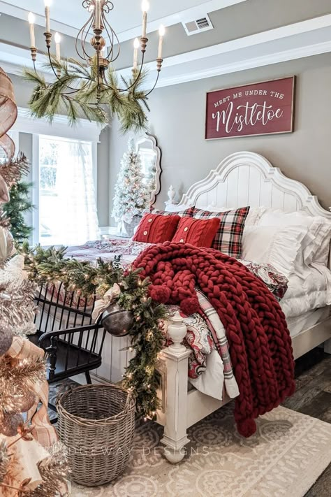 Christmas Beds, Christmas Bedrooms, Holiday Bedroom Decor, Christmas Bedroom Ideas, Christmas Bedroom Decor, Holiday Bedroom, Decorations Bedroom, Cozy Christmas Decor, Casa Country