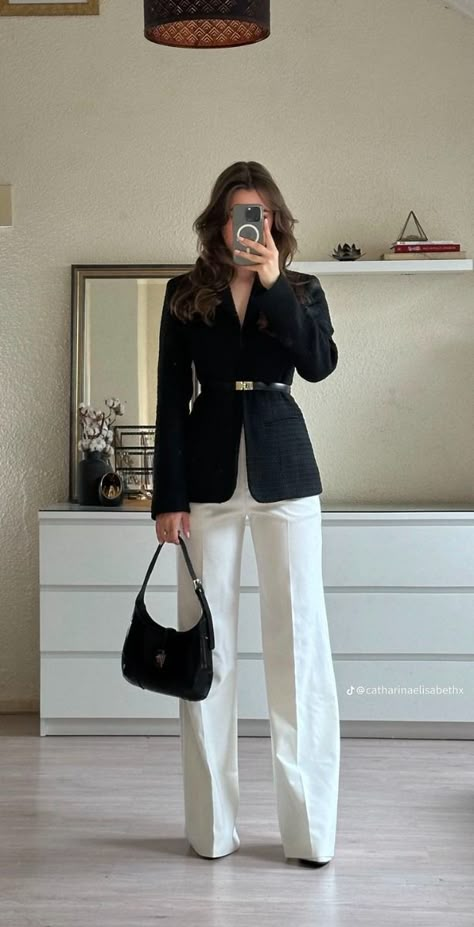 black blazer , white pants , black bag , belt , work outfit isnpo , outfit ideas White Pants Black Blazer Outfit, High Fashion Business Woman, Networking Event Outfit Women, Elegant Buissnes Women Outfit, Fashionable Business Attire For Women, Business Blazer Outfits For Women, Petite Suits For Women, White And Black Outfits Classy, Blazer And Belt Outfits