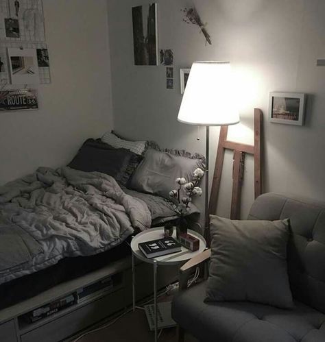 Dorm Room Inspiration, Bedroom Setup, Grey Room, Small Room Design, Redecorate Bedroom, Minimalist Room, Room Design Bedroom, Dream Room Inspiration, Small Room Bedroom