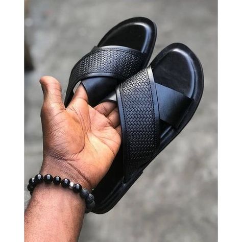 Men / Guys Stylish Outdoor Pam Slippers Black Palm Slippers For Ladies, Palm Slippers, Slippers For Ladies, Streetwear Model, Mens Sandals Fashion, Leather Slippers For Men, Casual Street Wear, Handmade Slippers, Slippers Online