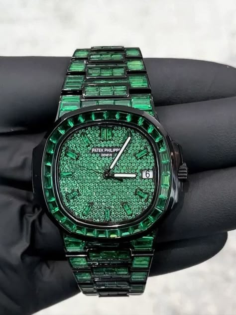 Patek Philippe Emerald, Green Emerald Watch, Gang Lifestyle, Watch Patek Philippe, Patek Philippe Watches Men, Emerald Watch, Patek Watches, Ankle Bracelets Diy, Man Jewelry