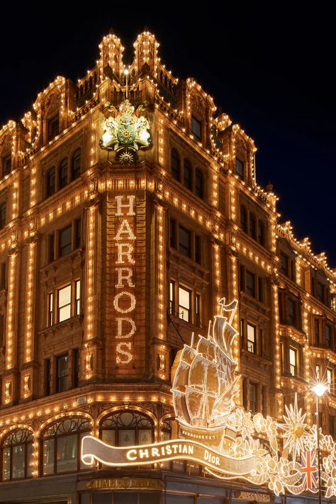 Dior Has Transformed Harrods Into A Giant Gingerbread House For Christmas | British Vogue Ginger Bread Houses Aesthetic, Dior Gingerbread, London Aesthetic Christmas, Christmas British, Harrods At Christmas, Giant Gingerbread House, Harrods London Christmas, London During Christmas Aesthetic, London Harrods