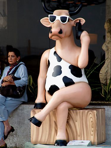 Ok Bye, Cow Parade, Cow Pictures, Funny Caricatures, Super Model, Kids Vacation, Cows Funny, Cow Art, A Cow