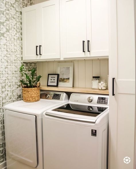 Wallpaper Laundry, Laundy Room, Laundry Room Update, Small Laundry Room Makeover, Dream Laundry Room, Basement Laundry, Laundry Room Closet, Laundry Room Layouts, Laundry Room Renovation