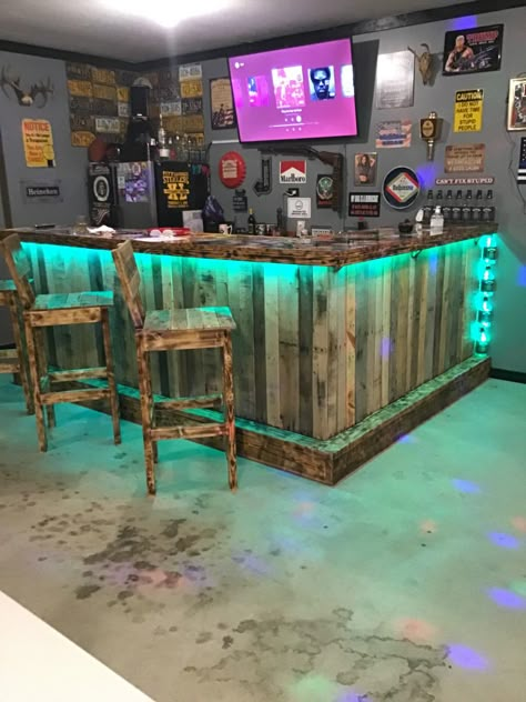 Garage Bar Ideas, Building A Home Bar, Home Bar Plans, Diy Garage Bar, Bar Deco, Bar Shed, Home Bar Rooms, Pub Sheds, Man Cave Room