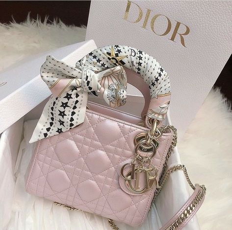 Miss Dior Bag, Womens Designer Watches, Luxury Bags Collection, Mode Chanel, Gold Watches Women, Girly Bags, Luxury Purses, Womens Watches Luxury, Fancy Bags