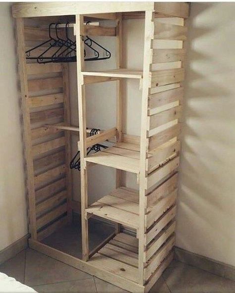 Diy Kast, Pallet Closet, Pallet Furniture Ideas, Lawn Furniture, Pallet Shelves, Diy Furniture Easy, Fantastic Furniture, Diy Closet, Wood Pallet Projects