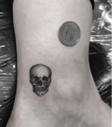 --> @WickedSniper Tiny Skull Tattoos, Small Skull Tattoo, Skull Hand Tattoo, Bestie Tattoo, Fire Tattoo, Tattoo Old School, Small Skull, Celtic Tattoos, Time Tattoos