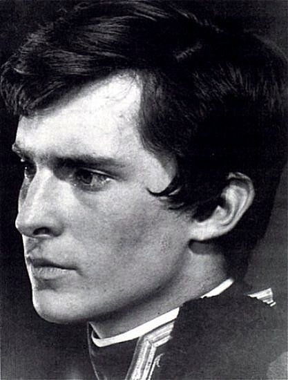 Jeremy Brett as Nikolai Rostov in War and Peace Jeremy Brett Sherlock Holmes, Wedding Ireland, Aneurin Barnard, Object Of Desire, Sherlock Holmes 3, Jeremy Brett, Fallen London, Miraculous Ladybug Comic, Spock