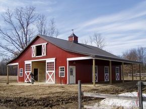 Small Horse Barns, Livestock Barn, Barn Layout, Horse Barn Ideas Stables, Barn Stalls, Small Barns, Horse Barn Designs, Dream Horse Barns, Goat Barn