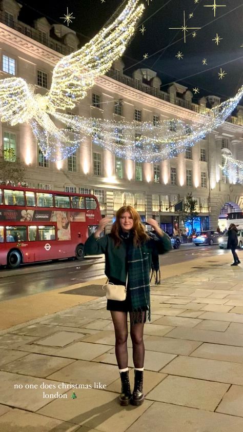 Germany Winter Outfits Women, Outfits In London Winter, New York Winter Outfit Christmas, College Outfits London, Christmas Europe Outfit, Autumn Outfits England, London Style Outfit, Doc Outfits Winter, London Outfit Ideas December