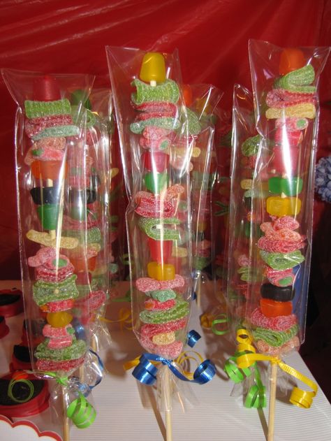 how to pin candy on a stick | Candy on a stick, this was a pain to put on the stick. Used all kind ... Candy On A Stick, Stick Candy, Candy Kabobs, Gummy Candies, Sweets Ideas, Sleepover Birthday Parties, Emoji Party, Sweet Cones, Candy Sticks