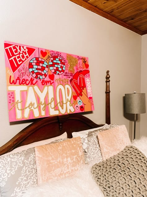 Cute Dorm Paintings Canvas Art, Easy Painting Ideas On Canvas College, Aesthetic Room Canvas, College Room Painting Ideas, Preppy Painting Uga, Fun College Paintings, College Painted Canvas, College Town Canvas Paintings, Preppy College Canvas Painting