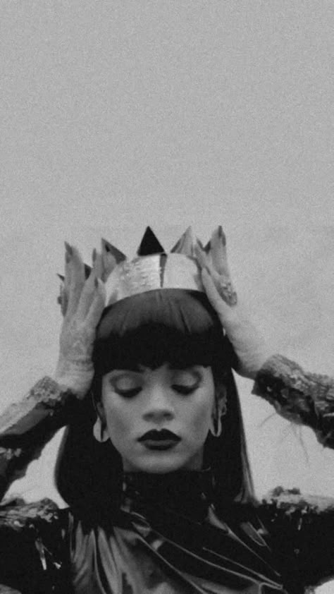 Rihanna Black And White, Looks Rihanna, Villain Era, Rihanna Love, Rihanna Riri, Rihanna Style, Bad Gal, Rihanna Fenty, Badass Women