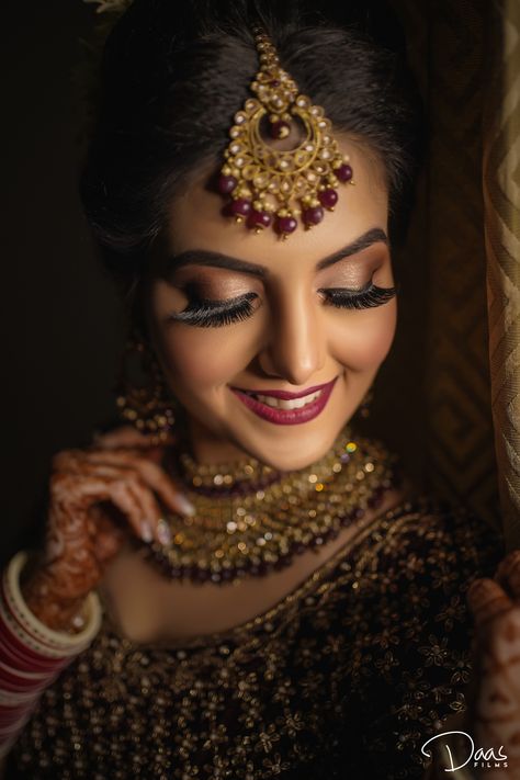 Bridal Mackup Photoshoot, Jwellary Shoot Poses, Bridal Makeup Photography Poses, Bridal Makeup Photos, Bride Images Indian, Bride Mackup Poses, Bridal Model Photoshoot Poses, Bride Makeup Pose, Indian Bride Makeup Photography