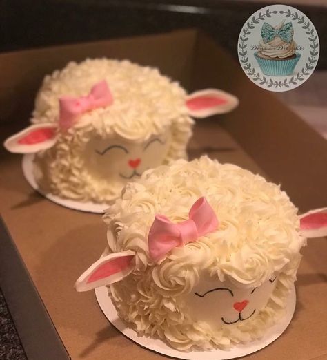 Sheep Birthday Party, Lamb Birthday Party, Sheep Smash Cake, Lamb Birthday Cake, Sheep Birthday Cake, Sheep Cake Design, Sheep Cake Ideas, Lamb Cake Ideas, Sheep Cake Pops