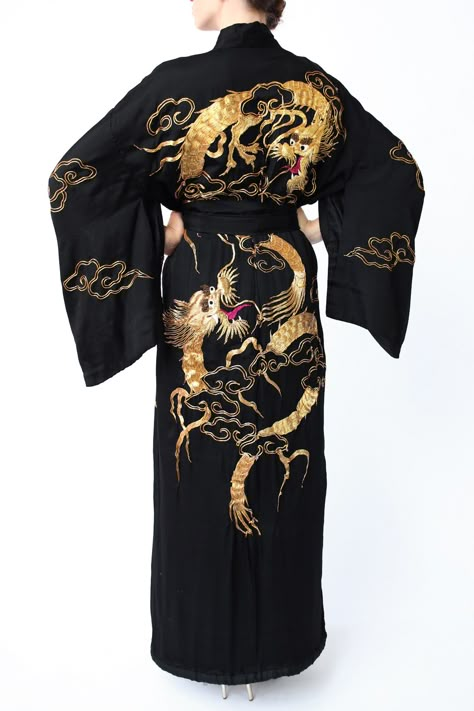 Dragon kimono Robe Reference, Void Dragon, Dragon Kimono, Fem Clothes, Pretty Kimonos, China Clothes, Bohemian Kimono, Cloth Design, Japanese Dragon